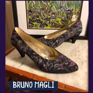 SALE💕7-BRUNO MAGLI NAVY /FLORAL TAPESTRY PUMPS